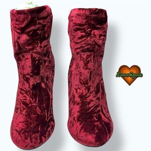 Women's NWT Express Crushed Velvet Burgundy Ankle Booties Size 9 – $70 Retail